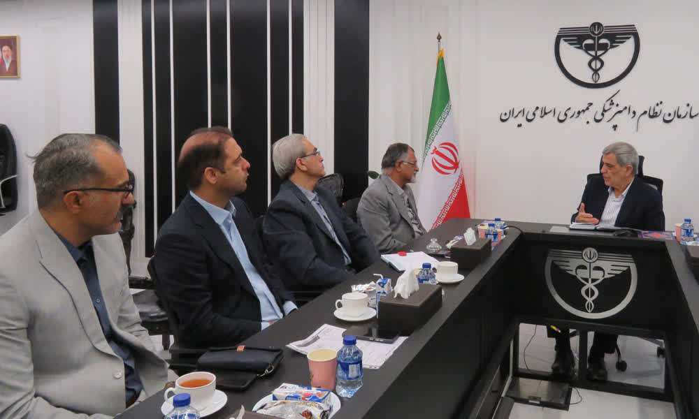 تأکید دکتر مطلبی بر حمایت از داروخانه‌داران دامپزشکی و پیگیری اصلاح مقررات صنفی